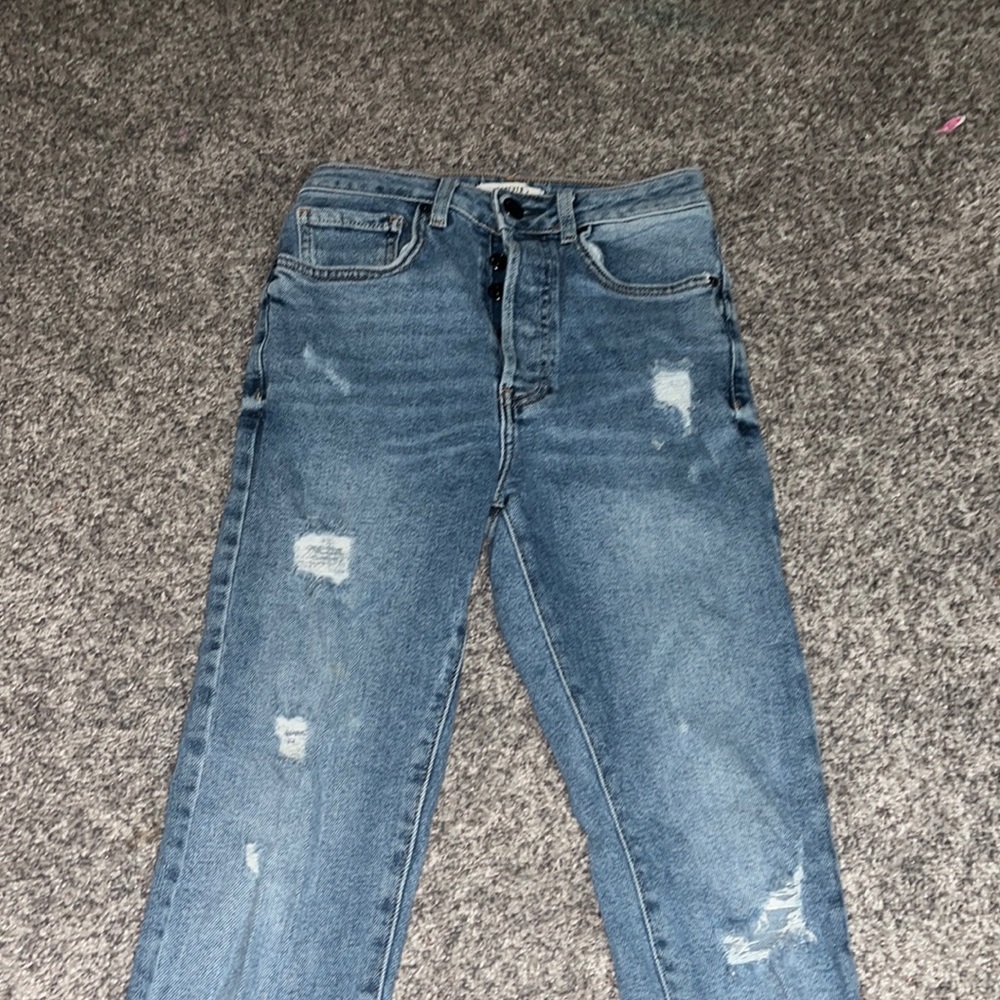 Distressed skinny jeans